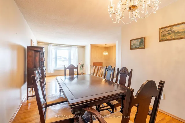 Additional image 16 of 44 CAPILANO Dr