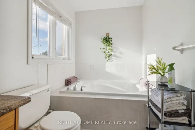 Additional image 28 of 52 Runnymede Cres