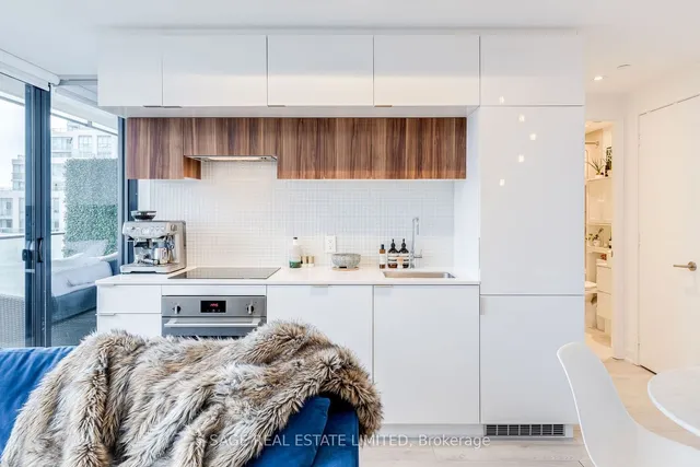 Additional image 11 of 185 Roehampton Ave Unit 1106