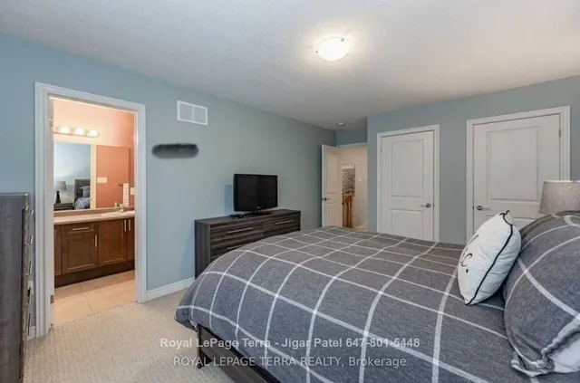 Additional image 32 of 2220 Queensway Dr Unit 2