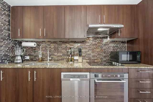 Additional image 10 of 255 Village Green Sq Unit 1307