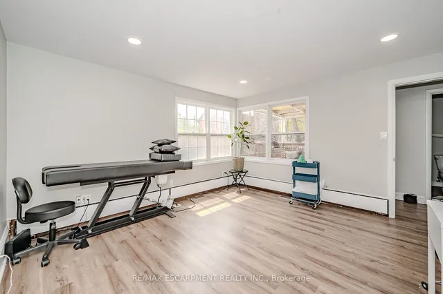 Additional image 38 of 492 Locust St