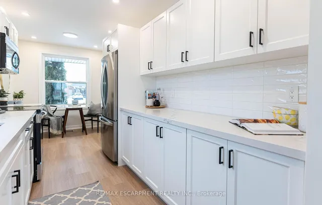 Additional image 4 of 29 Featherwood Cres