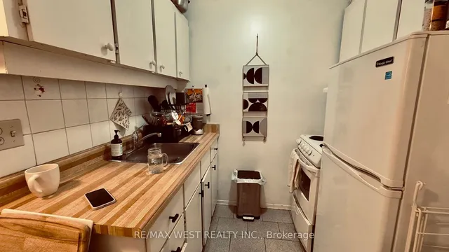 Additional image 22 of 1061 Bathurst St