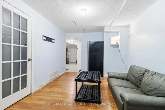 Additional image 36 of 922 Ledbury Cres