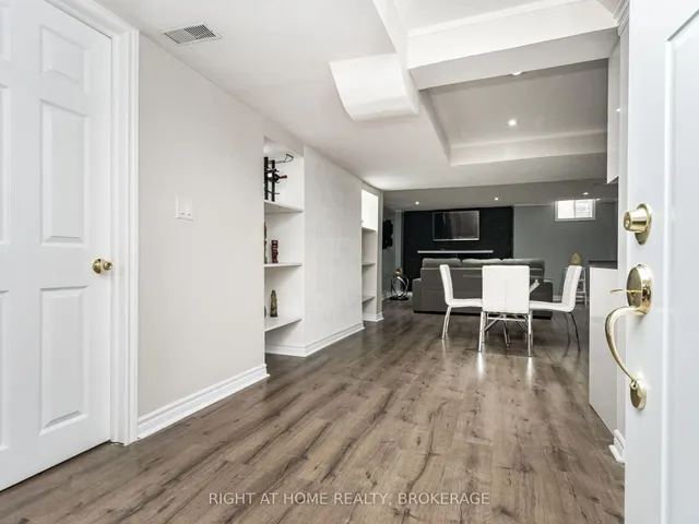 Additional image 33 of 1084 Holdsworth Cres