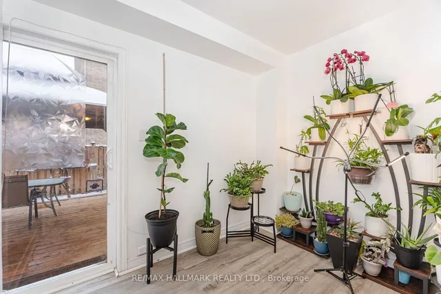 Additional image 37 of 39 Pin Lane