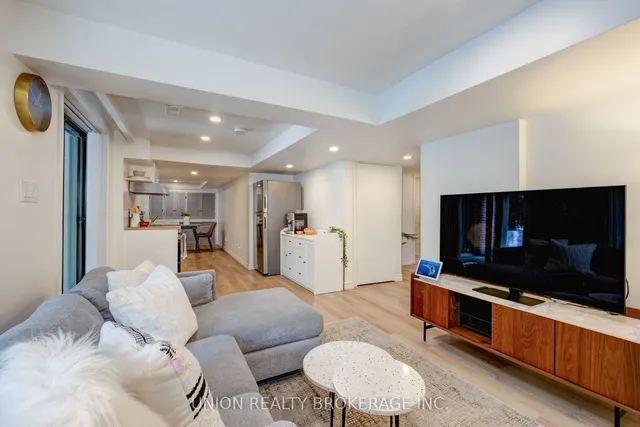 Additional image 26 of 116 Scarboro Cres