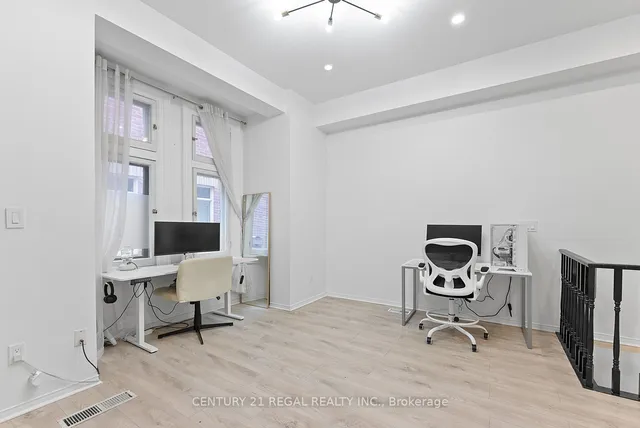 Additional image 10 of 228 St George St Unit 3