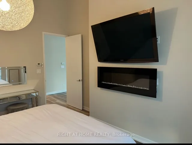 Additional image 12 of 380 Macpherson Ave Unit 306