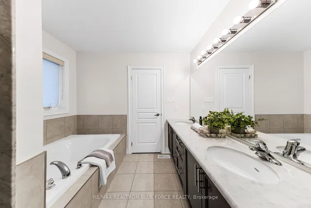 Additional image 26 of 27 Goldthread Terr