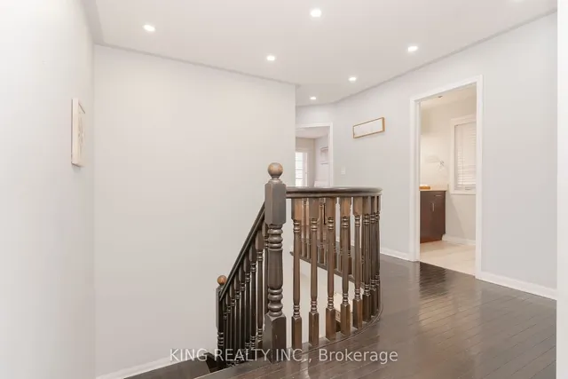 Additional image 19 of 54 COACHLIGHT Cres