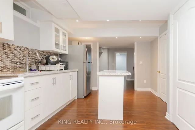 Additional image 35 of 54 COACHLIGHT Cres