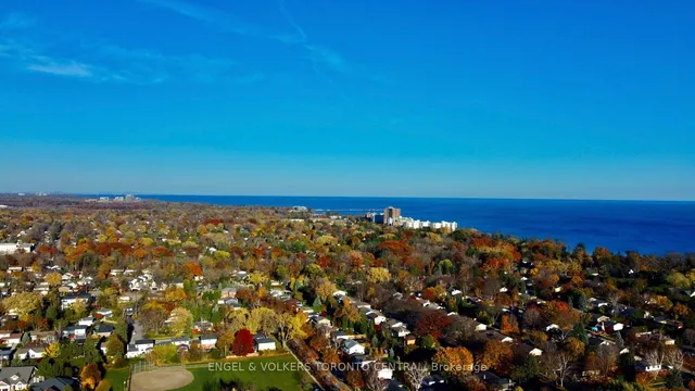 Additional image 38 of 319 Henderson Rd