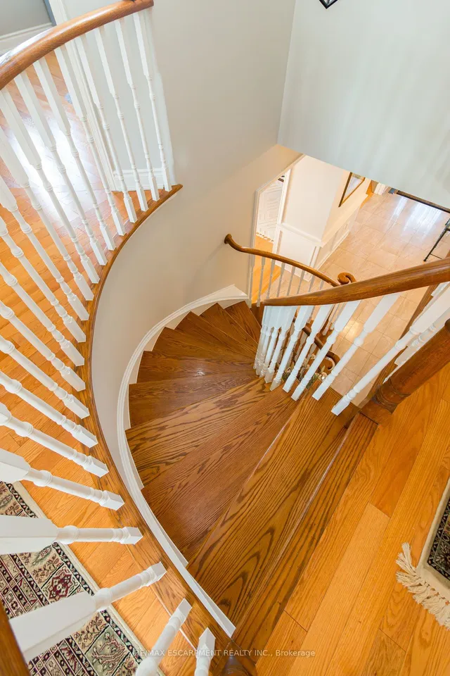 Additional image 25 of 12 LARKSPUR Cres