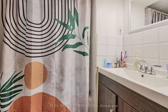 Additional image 25 of 193 Coxwell Ave