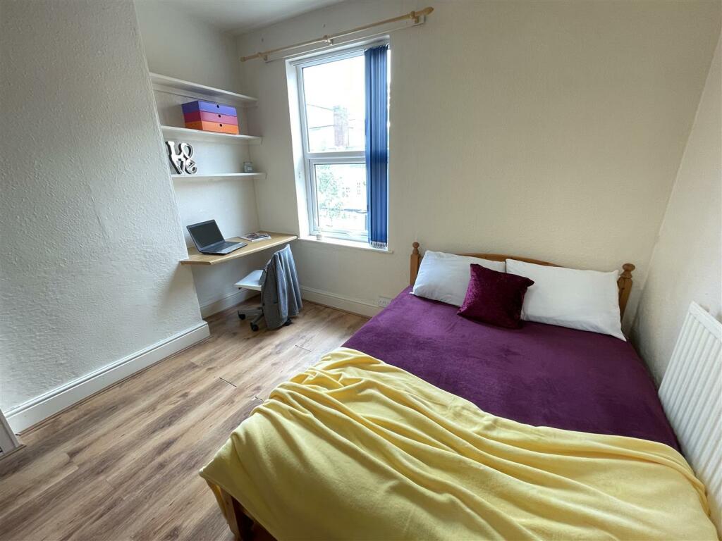 Additional image 6 of Next to University