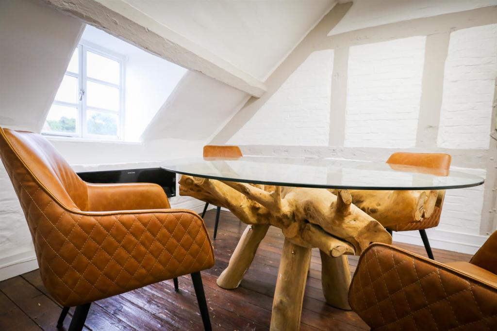 Additional image 8 of High Street, Henley-In-Arden