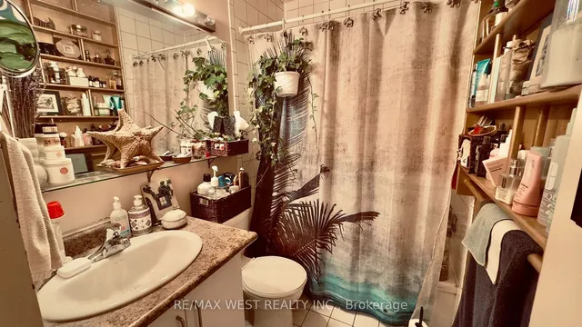 Additional image 11 of 1061 Bathurst St