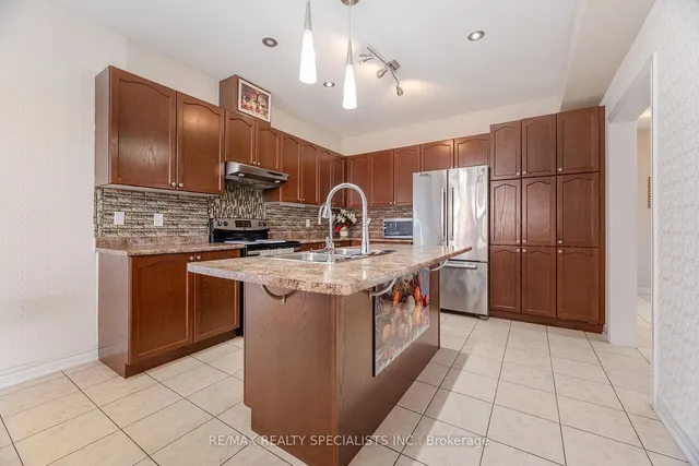 Additional image 11 of 201 Eight Ave