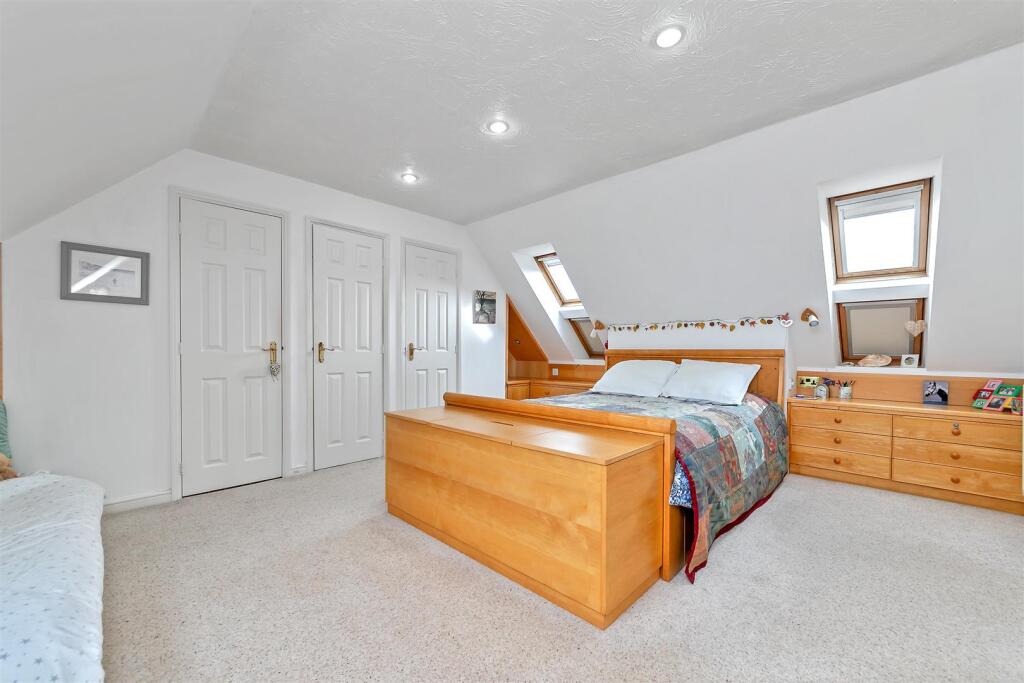 Additional image 10 of Longacres, St Albans, Hers