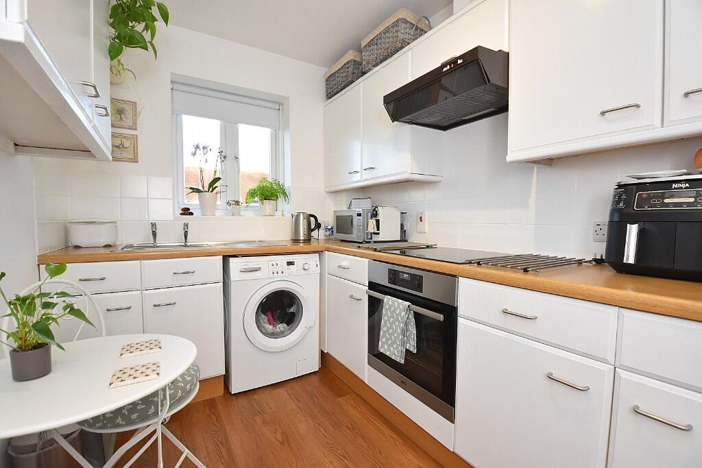 Additional image 4 of Queen Camel BA22