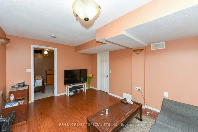 Additional image 33 of 37 Bluffwood Cres