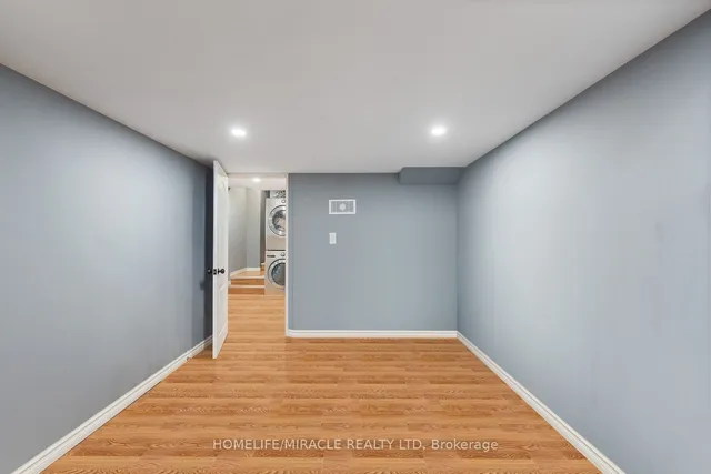 Additional image 28 of 35 Fresnel Rd