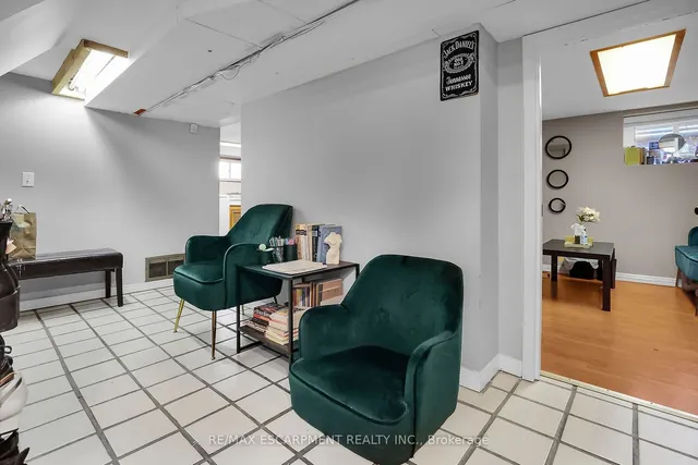 Additional image 24 of 21 Paisley Ave