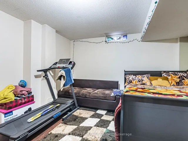 Additional image 30 of 25 Commodore Dr