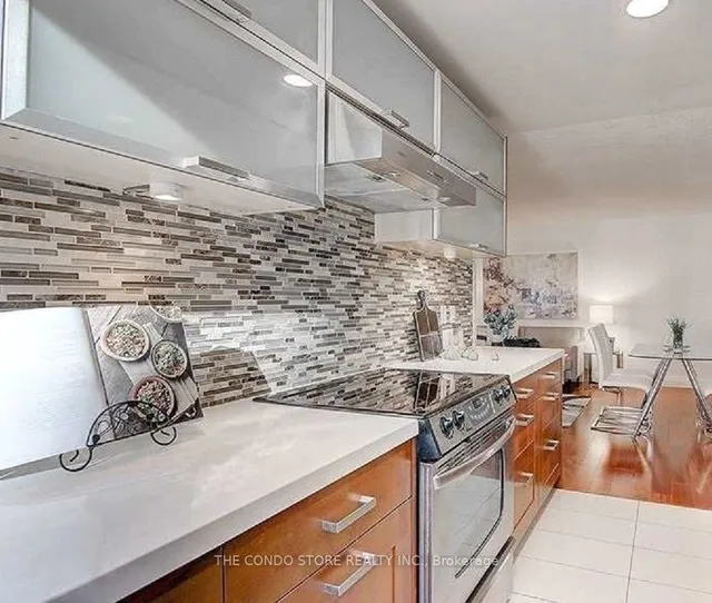 Additional image 10 of 633 Bay St Unit 708