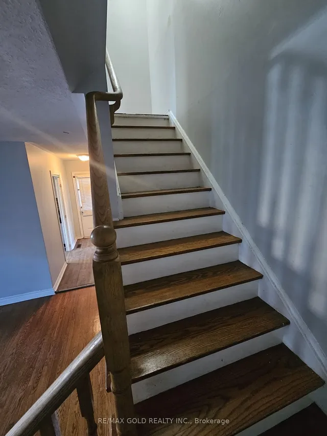 Additional image 7 of 29 Town House Cres Unit 29