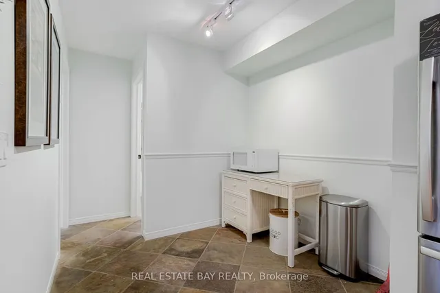 Additional image 20 of 1085 Harrogate Dr Unit 7