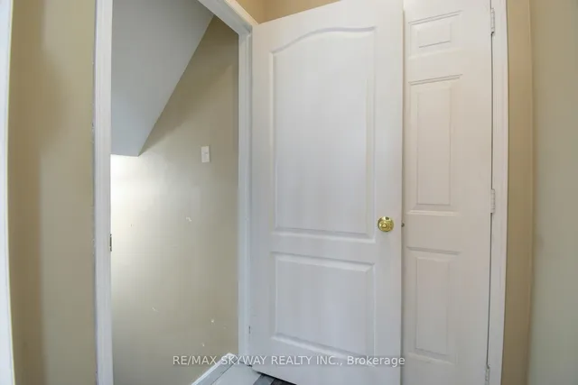 Additional image 28 of 21 Badger Ave