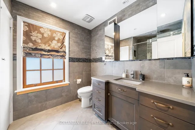 Additional image 22 of 11 Tudor Gate