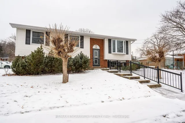 Additional image 10 of 44 CAPILANO Dr