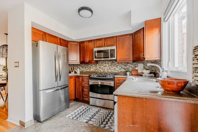 Additional image 10 of 17 Brick Crt