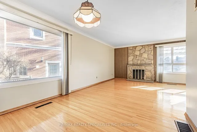 Additional image 11 of 8 Rollins Pl