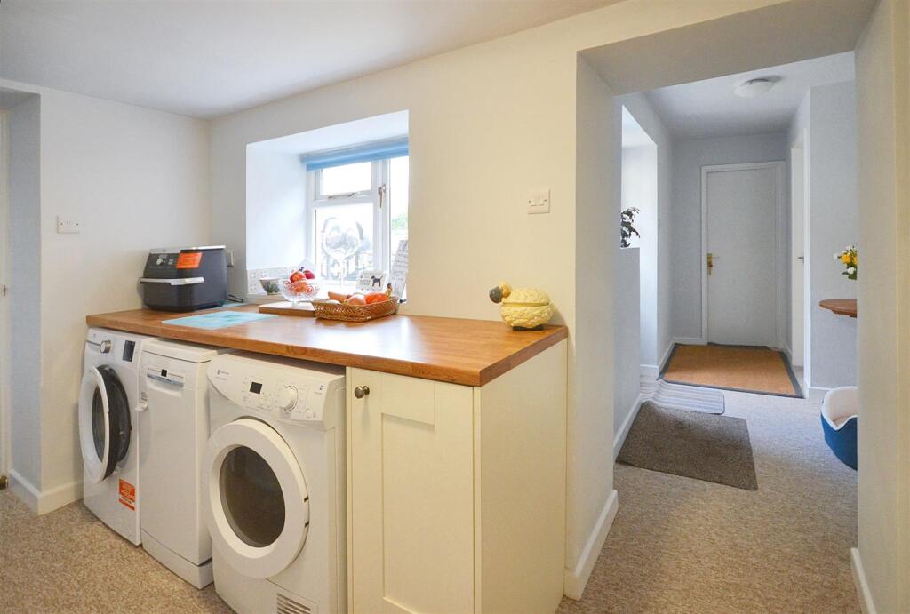 Additional image 9 of High Street, Henstridge