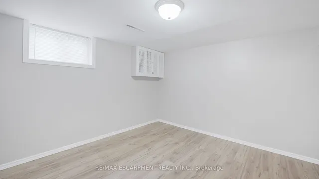 Additional image 23 of 131 East 42nd St