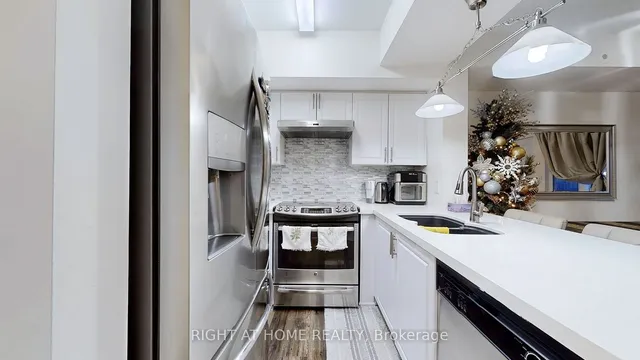 Additional image 16 of 3043 Finch Ave Unit 1016