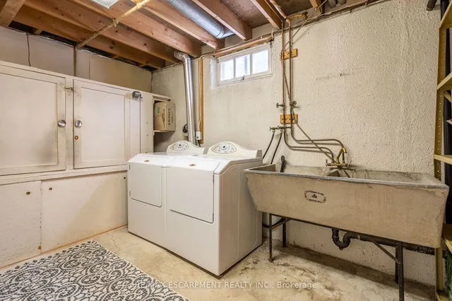 Additional image 33 of 44 CAPILANO Dr