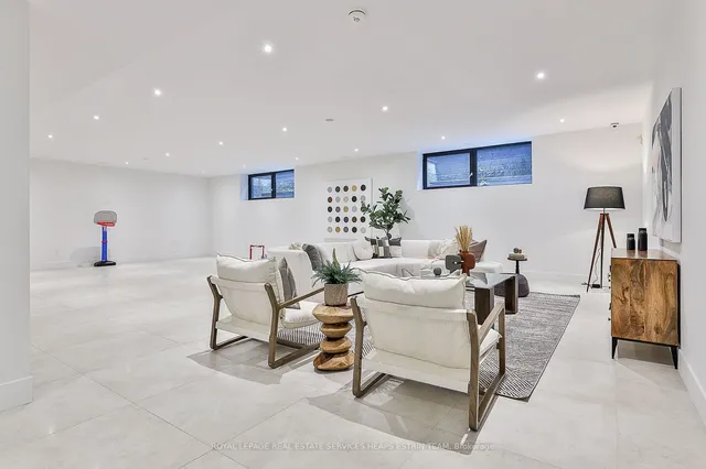 Additional image 33 of 108 Stratford Cres