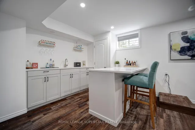 Additional image 37 of 220 EDGEWATER Cres