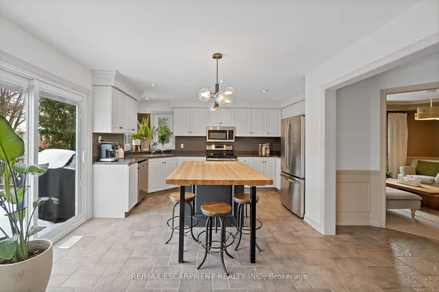 Additional image 15 of 45 STRATHROY Cres