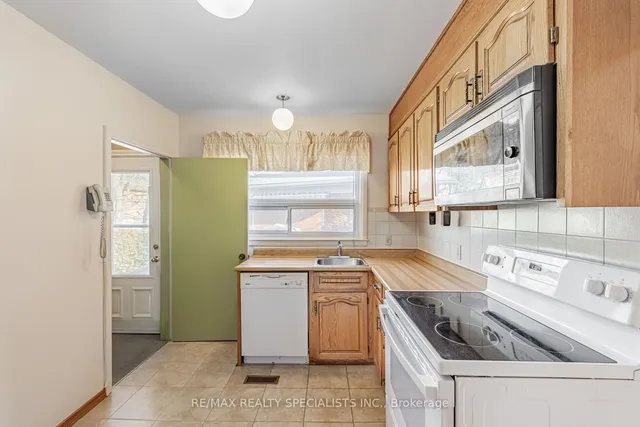 Additional image 15 of 8 Rollins Pl