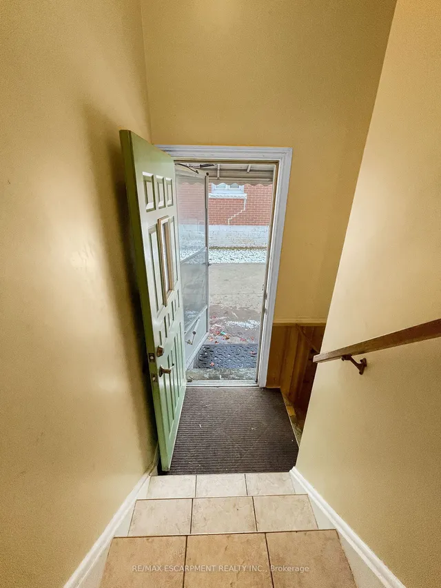 Additional image 14 of 907 Fennell Ave