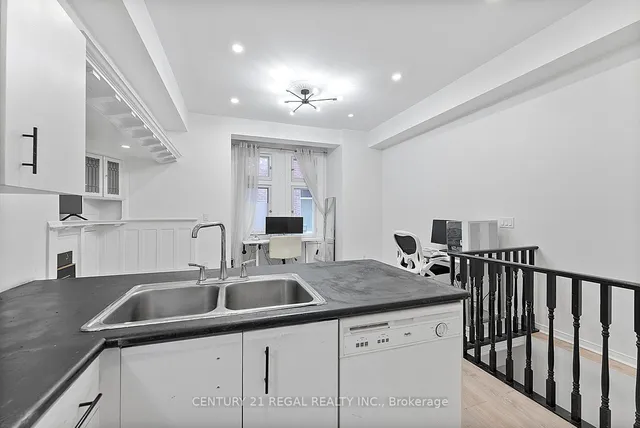 Additional image 17 of 228 St George St Unit 3