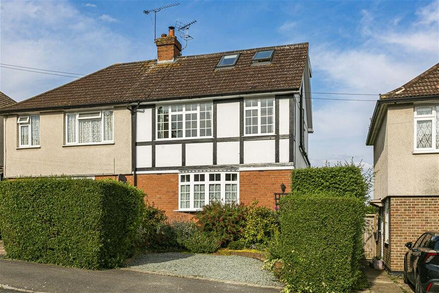 Hyde View Road, Harpenden, AL5