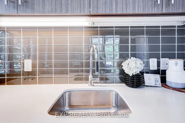Additional image 23 of 39 Queens Quay Unit 101